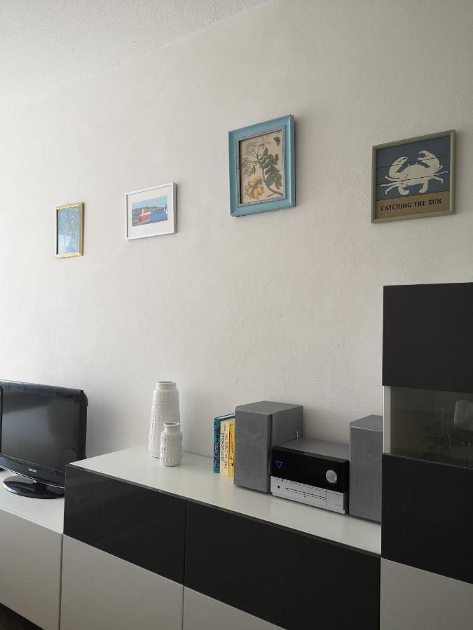 Sunny Seaside Apartment كيل المظهر الخارجي الصورة